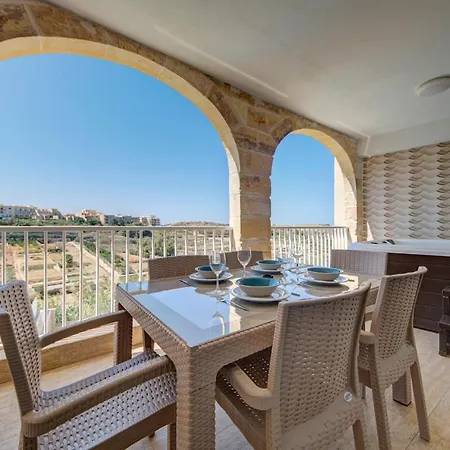 Oakville, Valley Views, Private Heated Jacuzzi By Haven & Keys Malta *