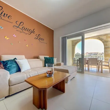 Oakville, Valley Views, Private Heated Jacuzzi By Haven & Keys Malta *