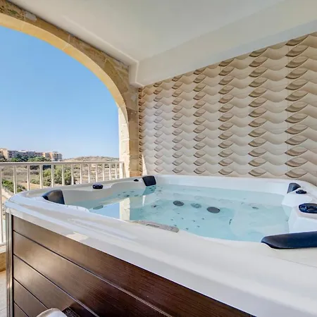 Oakville, Valley Views, Private Heated Jacuzzi By Haven & Keys Malta