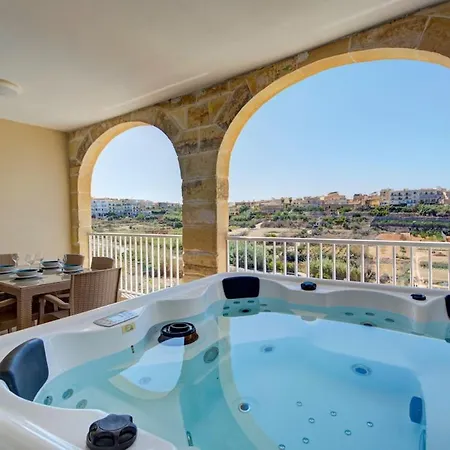 Oakville, Valley Views, Private Heated Jacuzzi By Haven & Keys Malta