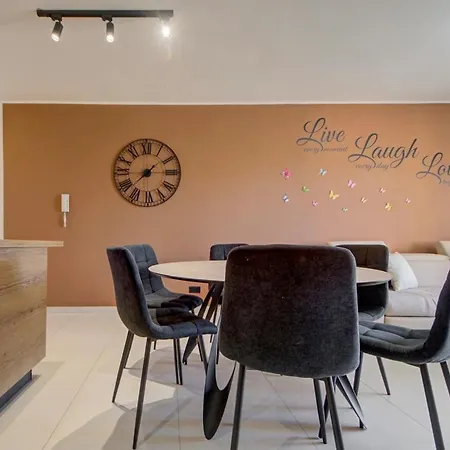 Apartament Oakville, Valley Views, Private Heated Jacuzzi By Haven & Keys Malta