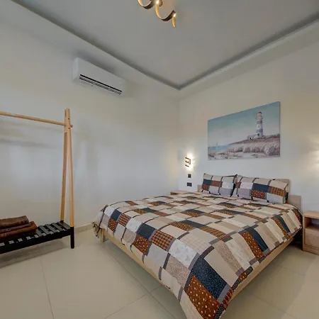 Oakville, Valley Views, Private Heated Jacuzzi By Haven & Keys Malta