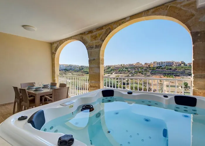 Oakville, Valley Views, Private Heated Jacuzzi By Haven & Keys Malta