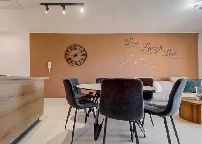 Daire Oakville, Valley Views, Private Heated Jacuzzi By Haven & Keys Malta