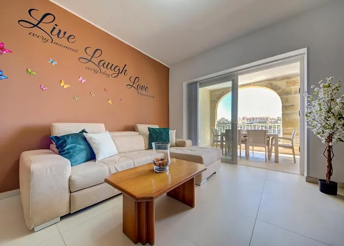 Oakville, Valley Views, Private Heated Jacuzzi By Haven & Keys Malta *