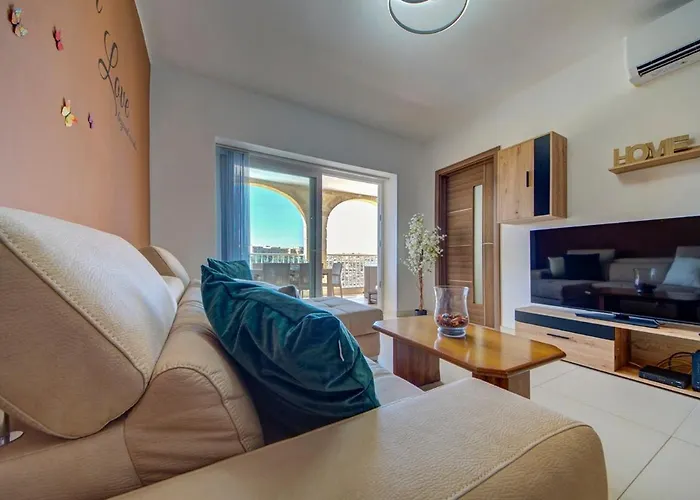 Oakville, Valley Views, Private Heated Jacuzzi By Haven & Keys Malta